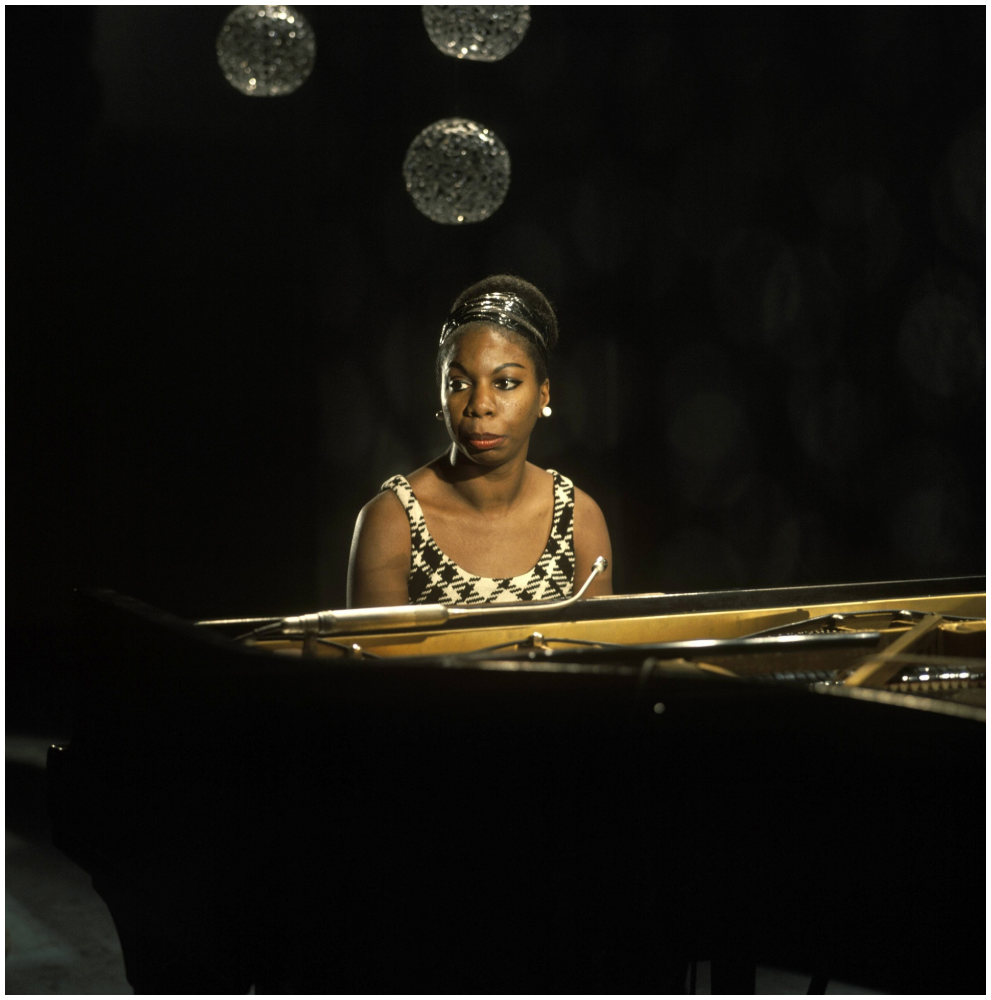 nina-simone-pauses-in-a-performance-at-bbc-tv-centre-in-1968