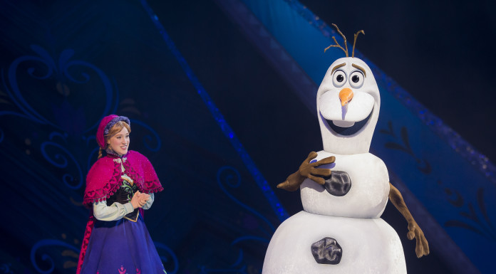 Pista de gelo do Disney On Ice começa a ser montada na terça-feira (24)