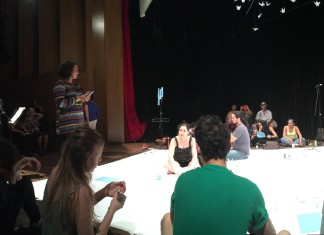 As aves e os poetas ainda cantam de Marilza Ribeiro em teatro