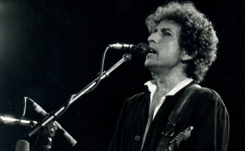 Bob Dylan “soprando o vento“