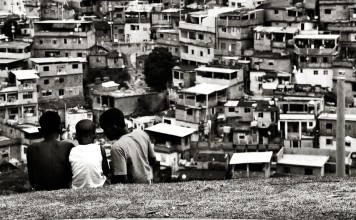 A miséria é obscena e nós pagamos por isso