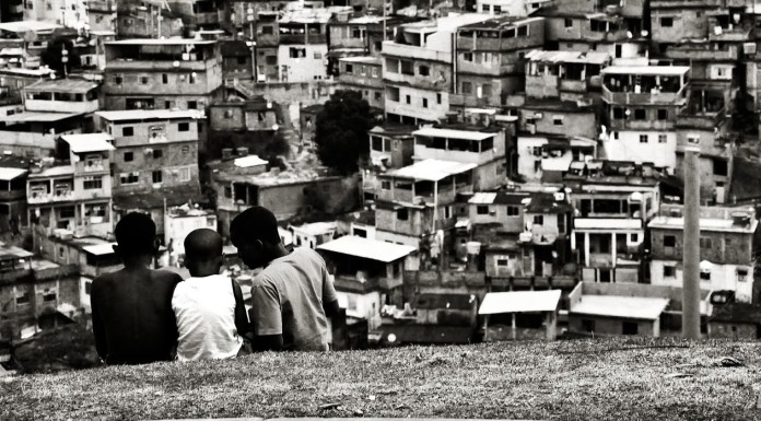 A miséria é obscena e nós pagamos por isso