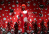 Yayoi Kusama transcende seu universo da arte para a moda