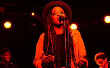Orgasmos sonoros com a negritude e o hip-hop de Akua Naru