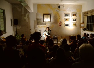Fragmentos de uma noite brilhante de Paulo Monarco no Metade Cheio