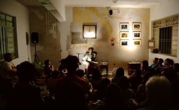 Fragmentos de uma noite brilhante de Paulo Monarco no Metade Cheio