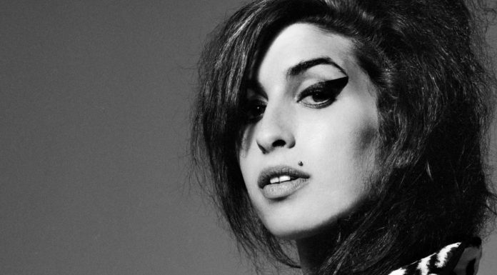 O estilo retrô da intensa e vibrante Amy Winehouse
