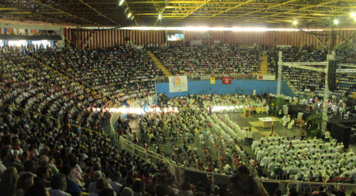 Igreja pé-no-chão, no meio das lutas do povo