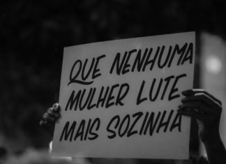 Um sorriso no escuro