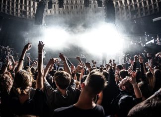 Roteiro: a música invade os sentidos da Hellcity!