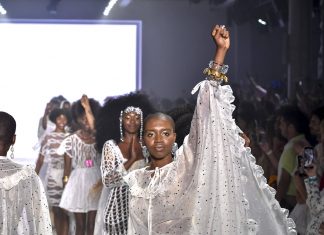 O estilista baiano Isaac Silva