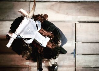 A dança do deus morto