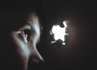Nuvem do tamanho da mão de um homem